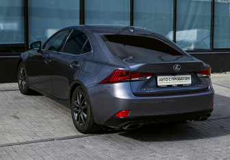 Подержанный автомобиль Lexus IS Sedan 2018 года (3 фото)
