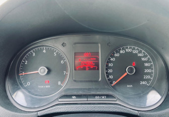 Подержанный автомобиль Volkswagen Polo Sedan 2013 года (16 фото)