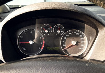 Подержанный автомобиль Ford C-MAX 2004 года (2 фото)
