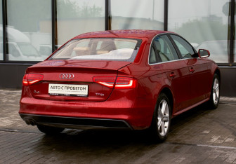 Подержанный автомобиль Audi A4 Sedan 2013 года (5 фото)