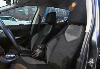 Подержанный автомобиль Peugeot 308 Hatchback 2010 года (9 фото)