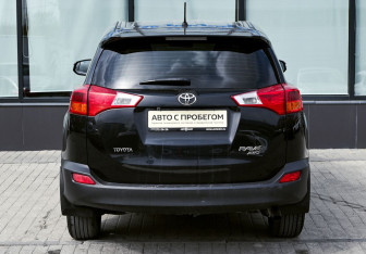 Подержанный автомобиль Toyota RAV4 2015 года (4 фото)