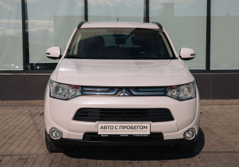 Подержанный автомобиль Mitsubishi Outlander 2012 года (8 фото)