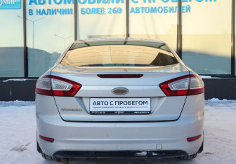 Подержанный автомобиль Ford Mondeo Sedan 2011 года (4 фото)