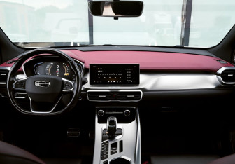 Подержанный автомобиль Geely Coolray 2022 года (20 фото)