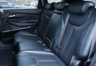 Подержанный автомобиль Hyundai Santa Fe 2018 года (17 фото)