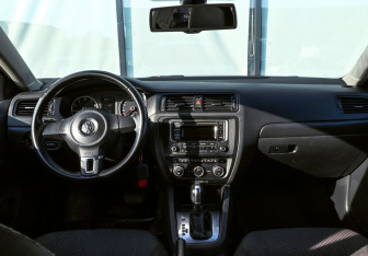 Подержанный автомобиль Volkswagen Jetta Sedan 2013 года (12 фото)