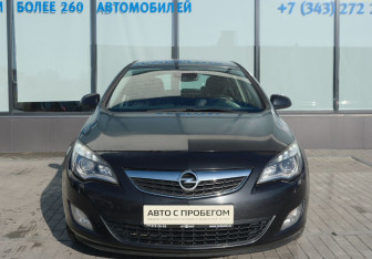 Подержанный автомобиль Opel Astra Hatchback 2011 года (8 фото)