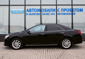 Подержанный автомобиль Toyota Camry Sedan 2013 года (2 фото)