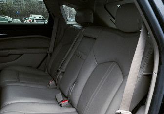 Подержанный автомобиль Cadillac SRX 2011 года (17 фото)