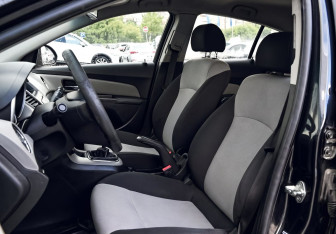 Подержанный автомобиль Chevrolet Cruze Hatchback 2012 года (14 фото)