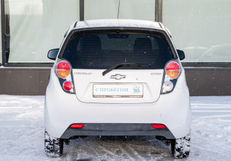 Подержанный автомобиль Chevrolet Spark 2011 года (4 фото)