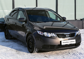 Подержанный автомобиль Kia Cerato Sedan 2012 года (7 фото)