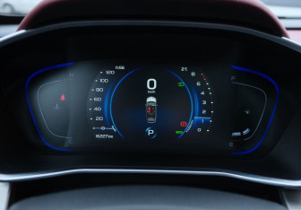 Подержанный автомобиль Geely Coolray 2023 года (14 фото)