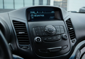 Подержанный автомобиль Chevrolet Orlando 2013 года (12 фото)