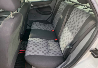 Подержанный автомобиль Ford Focus Sedan 2008 года (15 фото)