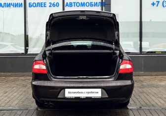 Подержанный автомобиль Skoda Superb Liftback 2012 года (22 фото)