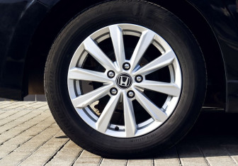 Подержанный автомобиль Honda Stream 2010 года (19 фото)