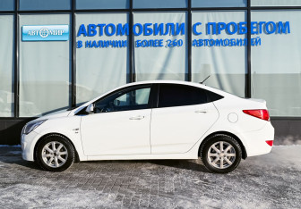 Подержанный автомобиль Hyundai Solaris Sedan 2015 года (2 фото)