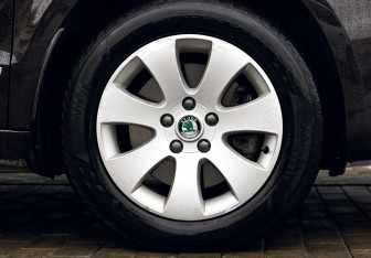 Подержанный автомобиль Skoda Superb Liftback 2012 года (23 фото)