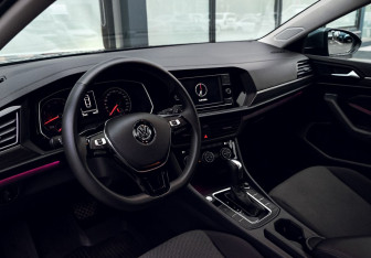 Подержанный автомобиль Volkswagen Jetta Sedan 2020 года (16 фото)