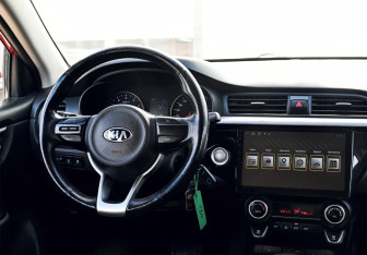Подержанный автомобиль Kia Rio Sedan 2018 года (19 фото)