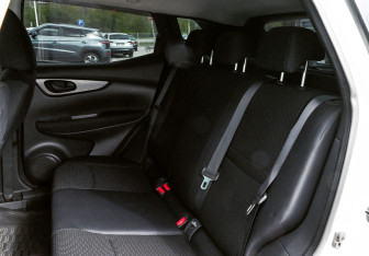 Подержанный автомобиль Nissan Qashqai 2014 года (17 фото)