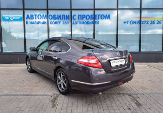 Подержанный автомобиль Nissan Teana 2011 года (3 фото)