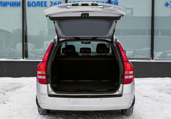 Подержанный автомобиль Kia Ceed Wagon 2007 года (20 фото)