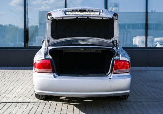 Подержанный автомобиль Hyundai Sonata 2004 года (19 фото)