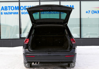 Подержанный автомобиль Volkswagen Tiguan 2018 года (20 фото)