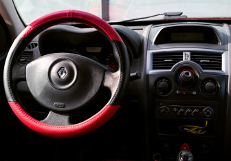 Подержанный автомобиль Renault Megane Sedan 2006 года (17 фото)