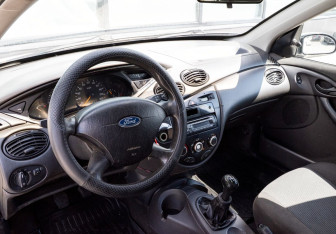 Подержанный автомобиль Ford Focus Wagon 2004 года (14 фото)