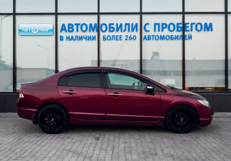 Подержанный автомобиль Honda Civic Sedan 2008 года (6 фото)