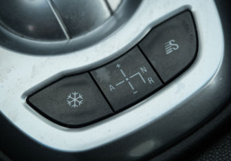 Подержанный автомобиль Opel Corsa 2008 года (13 фото)