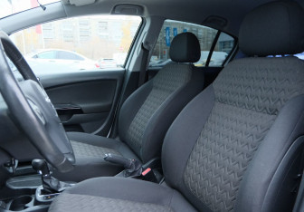 Подержанный автомобиль Opel Corsa 2012 года (16 фото)