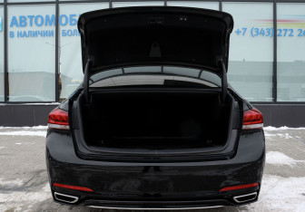 Подержанный автомобиль Genesis G80 2017 года (23 фото)