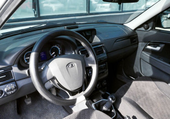 Подержанный автомобиль LADA (ВАЗ) Priora Hatchback 2014 года (14 фото)