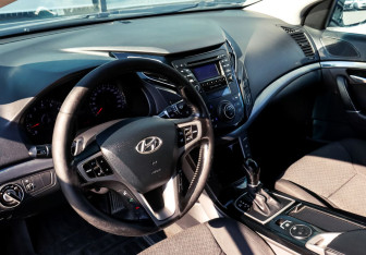 Подержанный автомобиль Hyundai i40 Sedan 2013 года (14 фото)