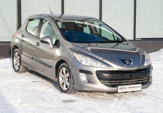 Подержанный автомобиль Peugeot 308 Hatchback 2010 года (7 фото)