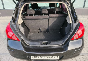 Подержанный автомобиль Nissan Tiida Hatchback 2012 года (20 фото)