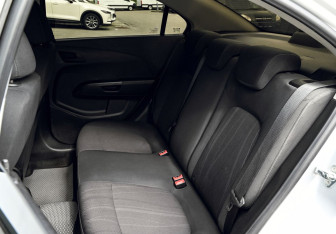 Подержанный автомобиль Chevrolet Aveo Sedan 2012 года (15 фото)