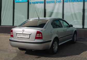 Подержанный автомобиль Skoda Octavia Liftback 2010 года (5 фото)