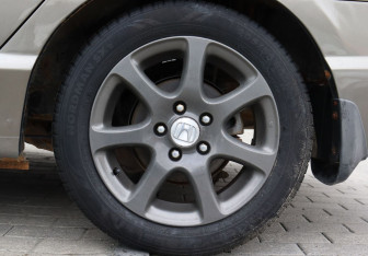 Подержанный автомобиль Honda Civic Sedan 2007 года (20 фото)