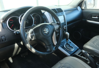 Подержанный автомобиль Suzuki Grand Vitara 2013 года (9 фото)