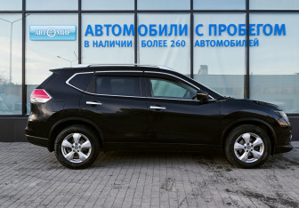 Подержанный автомобиль Nissan X-Trail 2014 года (6 фото)