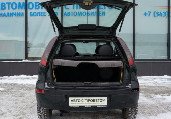 Подержанный автомобиль Opel Corsa 2000 года (16 фото)