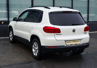 Подержанный автомобиль Volkswagen Tiguan 2014 года (17 фото)