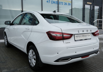 Подержанный автомобиль LADA (ВАЗ) Vesta Sedan 2023 года (3 фото)