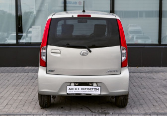 Подержанный автомобиль Daihatsu Move 2013 года (4 фото)